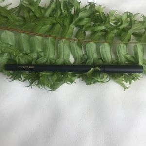 MAC Mystery Eye Kohl